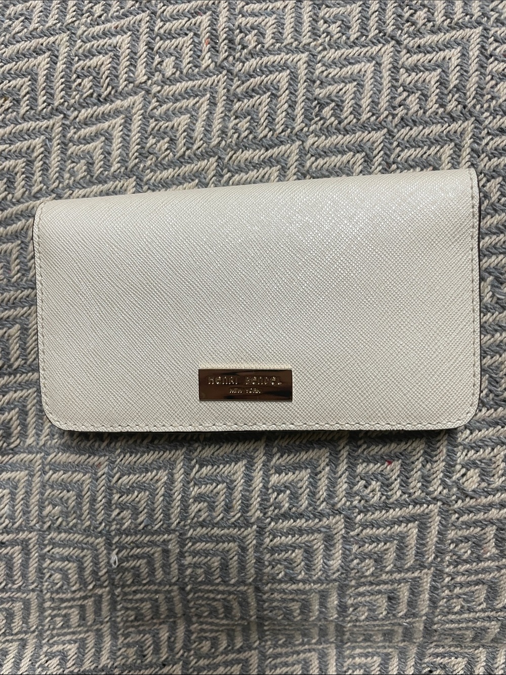 Henri Bendel White Leather Wallet with Gold Plaque - Picture 2 of 8